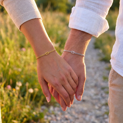 Forever Knot-armband – goud & zilver – stel hand in hand